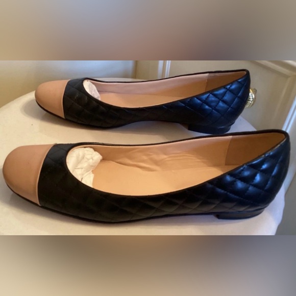 St. John Shoes - NWOB St. John Black & Tan Glory Quilted Flats - Sz 9.5